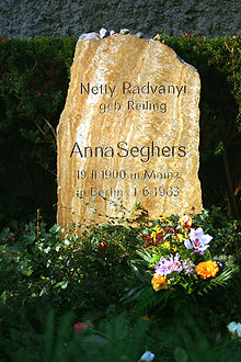 Tumba de Anna Seghers en Berlín.