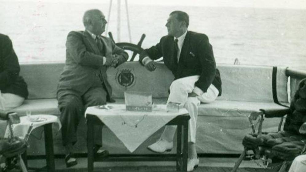 Don Juan de Borbón y Franco en una de sus reuniones en los años 50