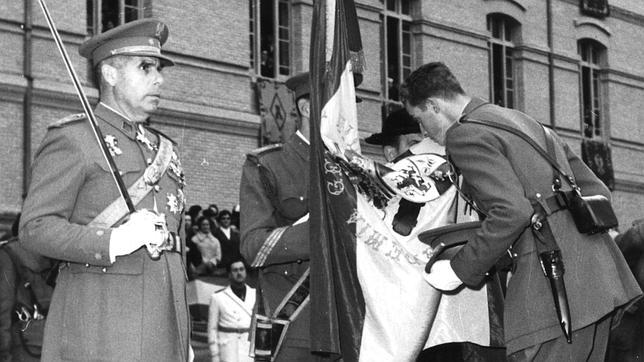 jura de bandera de juan carlos I en el franquismo